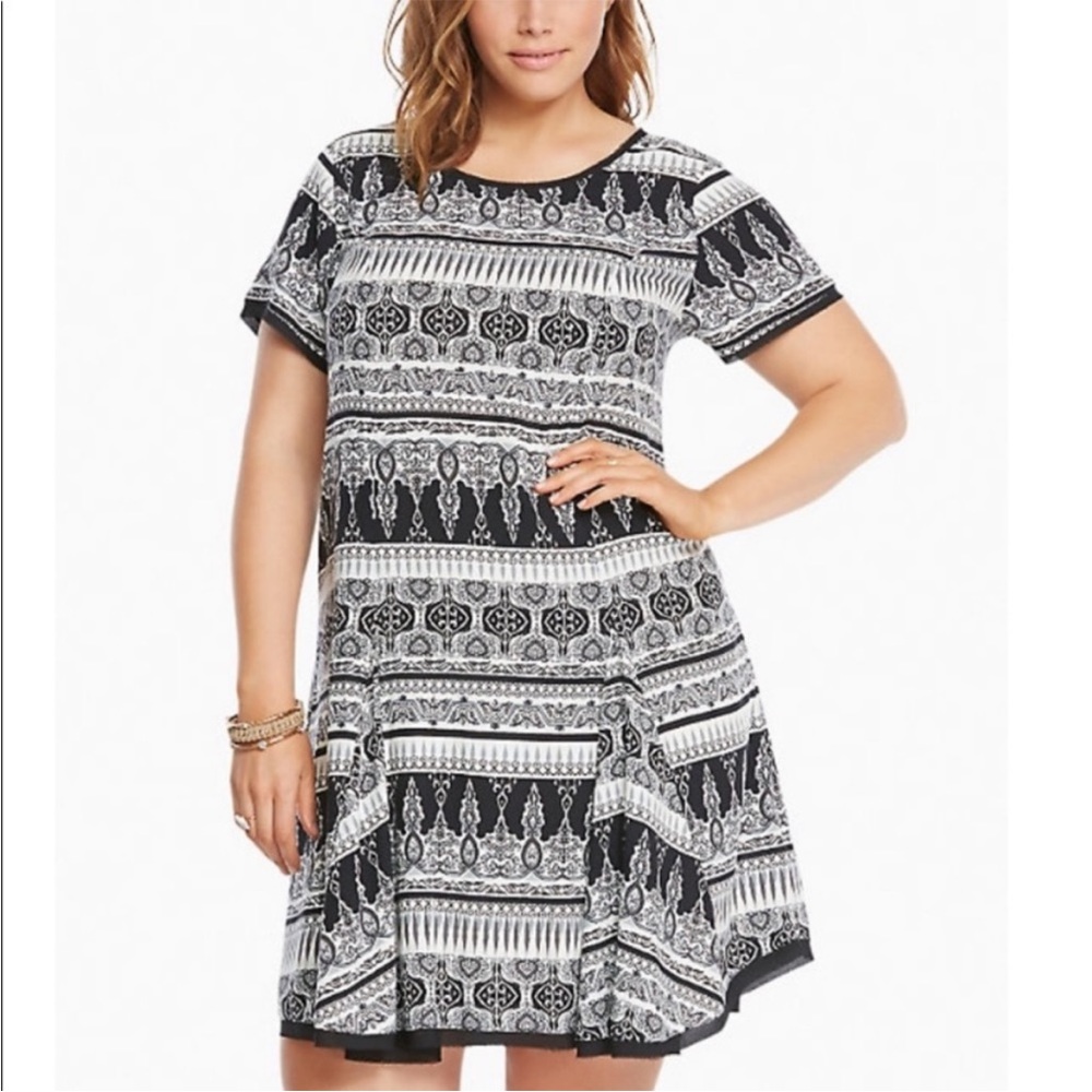 Torrid challis black white tribal mixed print dress Size 3